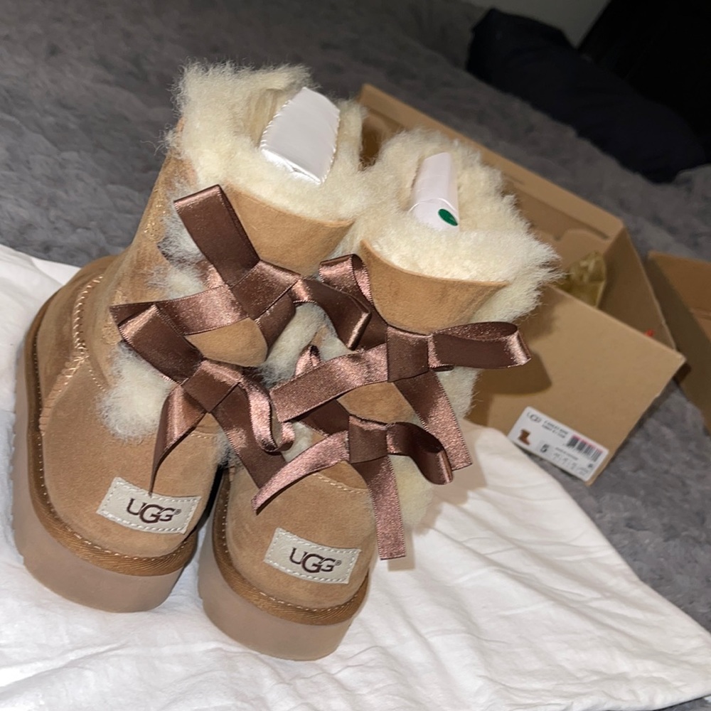 Uggs/Bailey Bow ll